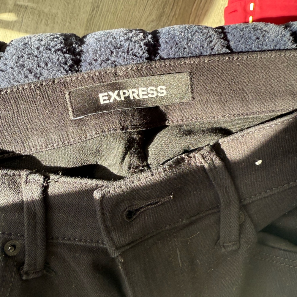 Like new Expression mid-rise distressed skinny jean